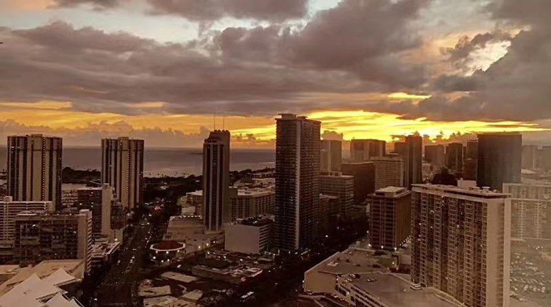 Sakura Spa space and Honolulu view 17