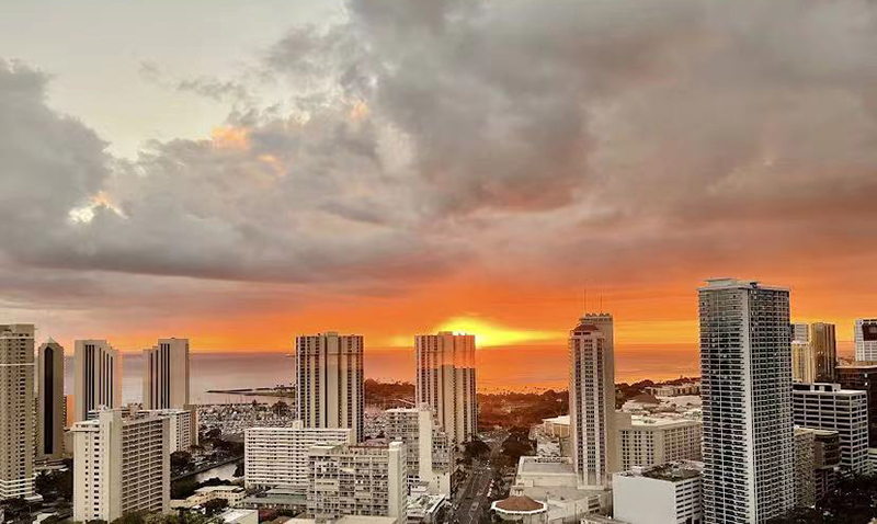 Sakura Spa space and Honolulu view 19